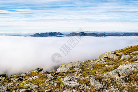 苏格兰高地的云层逆向变换从本图片