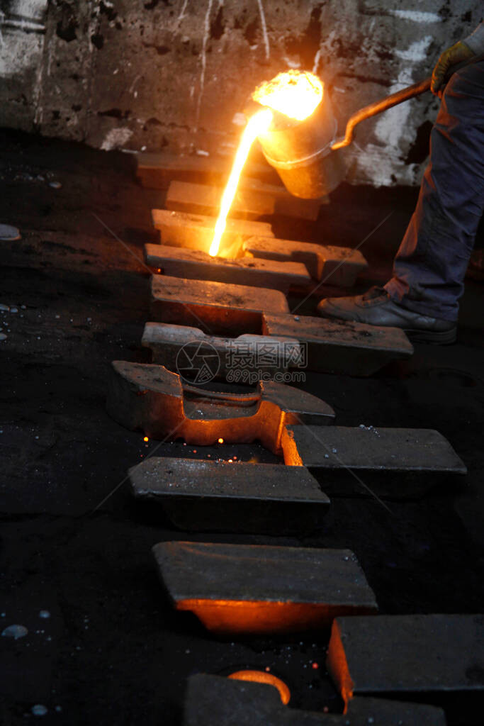 液体熔化钢铁工业铸造熔化图片
