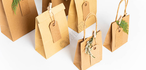带有工艺纸袋的样机小型企业品牌礼品礼物的模图片