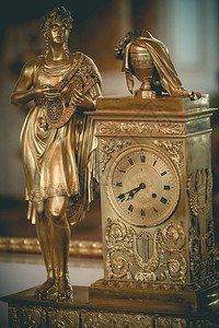 十九世纪初的古董镀金壁炉钟图片