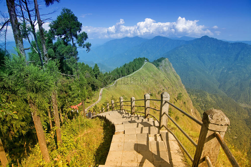 TareyBhir点是最受欢迎的旅游景点Bhir一词在尼泊尔当地语言中意为悬崖图片