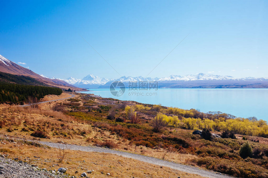 位于Pukaki湖旁PetersLookout的MtCook村附近80号州高速公路图片