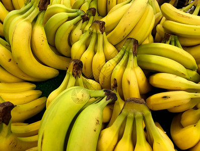 宏观摄影食品黄香蕉质料背景热带成熟水果香蕉天然有用的香蕉皮图片