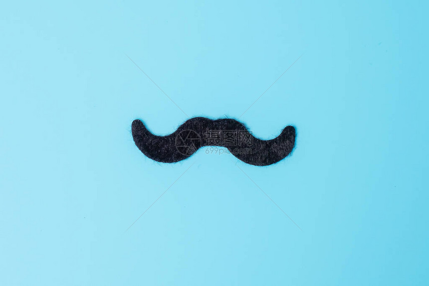 蓝色背景上的黑胡子父亲节快乐和国图片