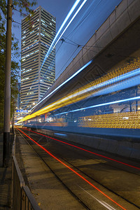 香港市中心夜间交通图片