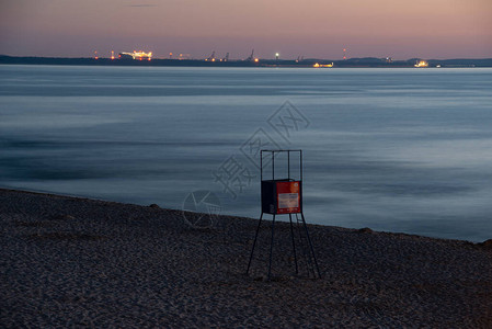 波罗的海滩日落海景与防图片