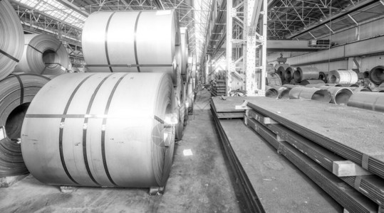 金属线圈仓库工业生产和物流概念图片