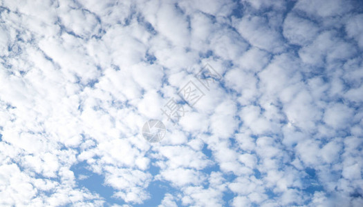 蓝色天空有云毛状纹理背景阳图片