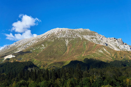俄罗斯高加索地区奥什滕山的景色图片