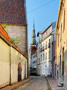 拉脱维亚里加老城的狭窄街景图片