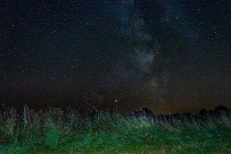 风景有银河和大量星的夜空图片