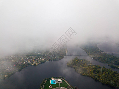 基辅和迪尼珀河的空中高空图片