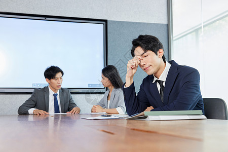 商务男性职场疲惫烦恼图片