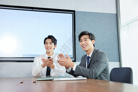【精】会议室里的商务男性形象背景图片