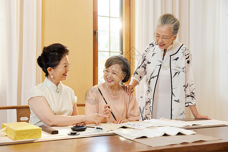 妇女聚会老年人聚会写书法背景