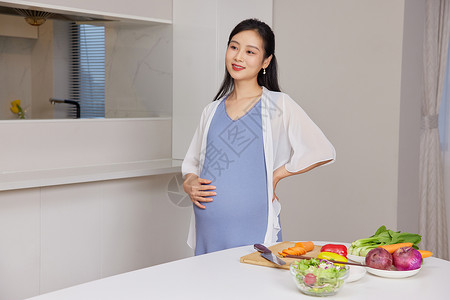 年轻美女孕妇健康饮食图片