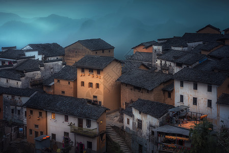 秋日山村晨曦背景图片