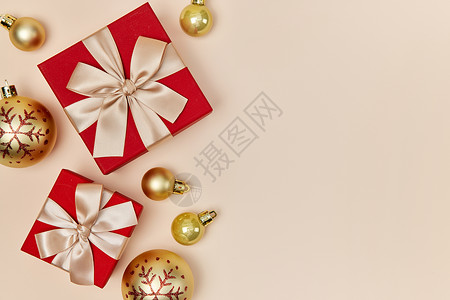 圣诞礼盒与圣诞装饰静物背景图片