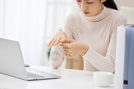 腱鞘职场女性关节疼痛特写背景