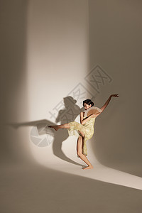 国潮女性舞者图片