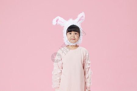 可爱女孩带兔耳朵形象背景图片