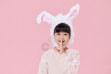 粉色兔兔边框头戴兔耳朵的小女孩形象背景