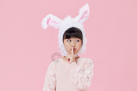 兔年睡衣结婚照可爱的兔耳朵女孩背景