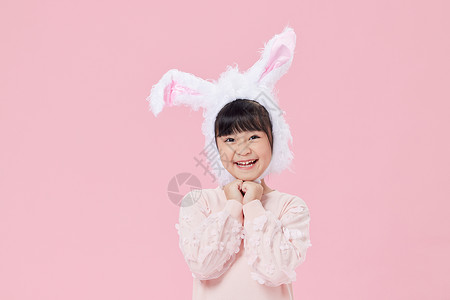 粉色兔兔边框带着兔耳朵的可爱女孩背景
