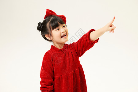 中国风可爱小女孩手指右边背景图片