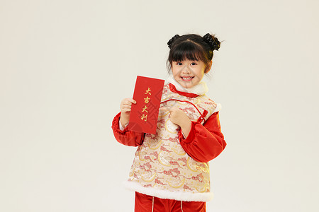 可爱新年小女孩手拿大红包图片