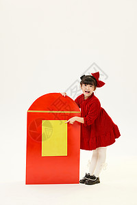 可爱女孩与新年大红包背景图片