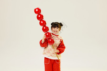 春节汉服兔年手拿大糖葫芦的小女孩背景