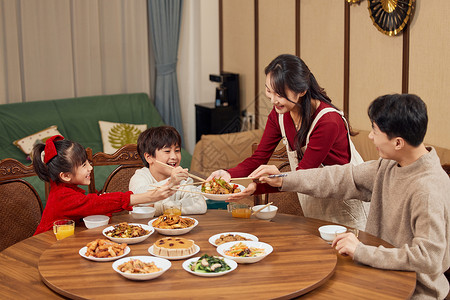 新年过年一家团聚年夜饭背景图片