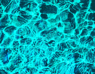 游泳池里的蓝色淡水图片