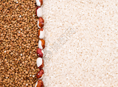 Buckwheat和大米背景闭图片