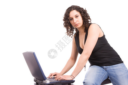 从事笔记本电脑工作的商业妇女图片