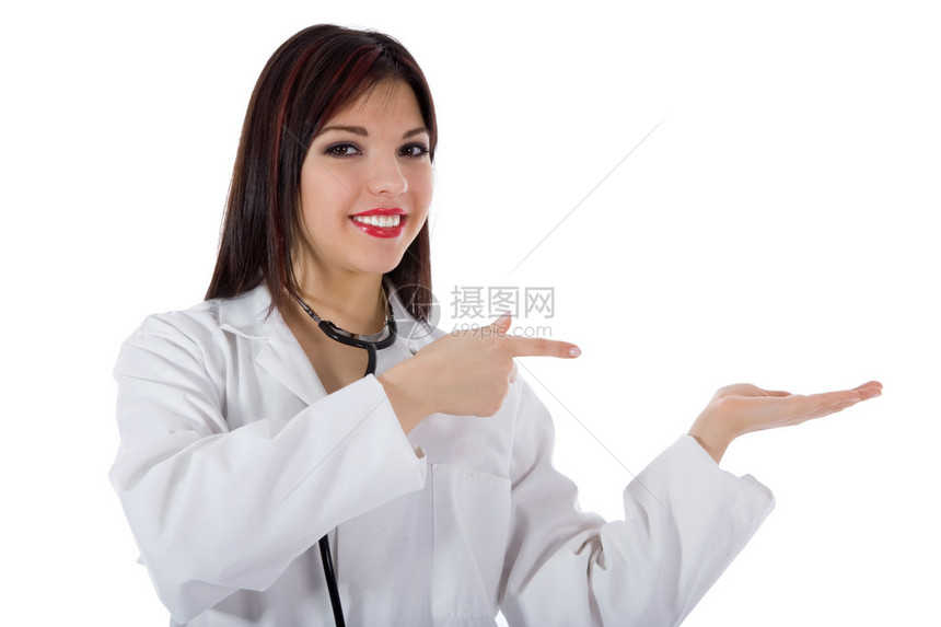 白色背景听诊器的年轻医生图片