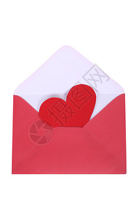 红信封中的心形白纸上孤立图片