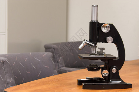 会议桌上的精密桌面显微镜NAMEOFTRANS图片
