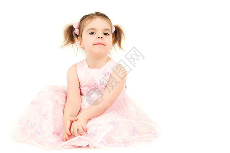 穿着粉色公主裙的少女图片