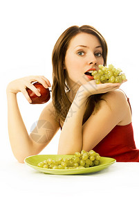 有葡萄和苹果的感年轻女青年图片