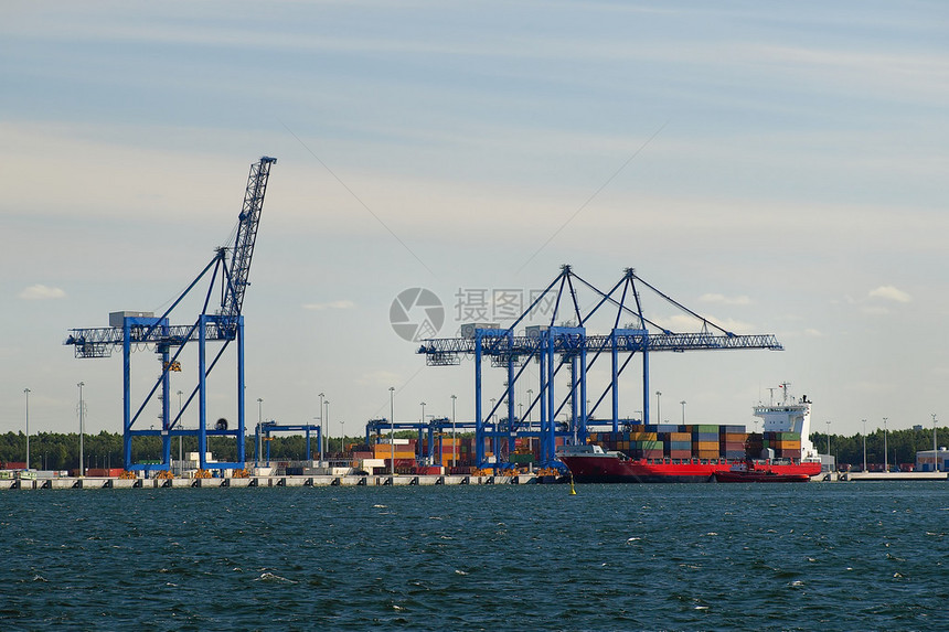 波兰格但斯克港的集装箱码头图片