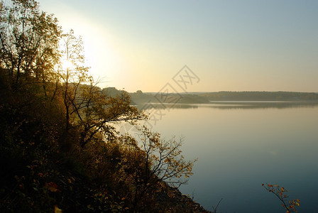 湖上的日出自然图片