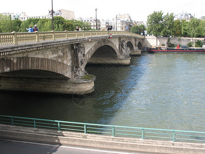 这里是巴黎塞纳河的桥在巴图片