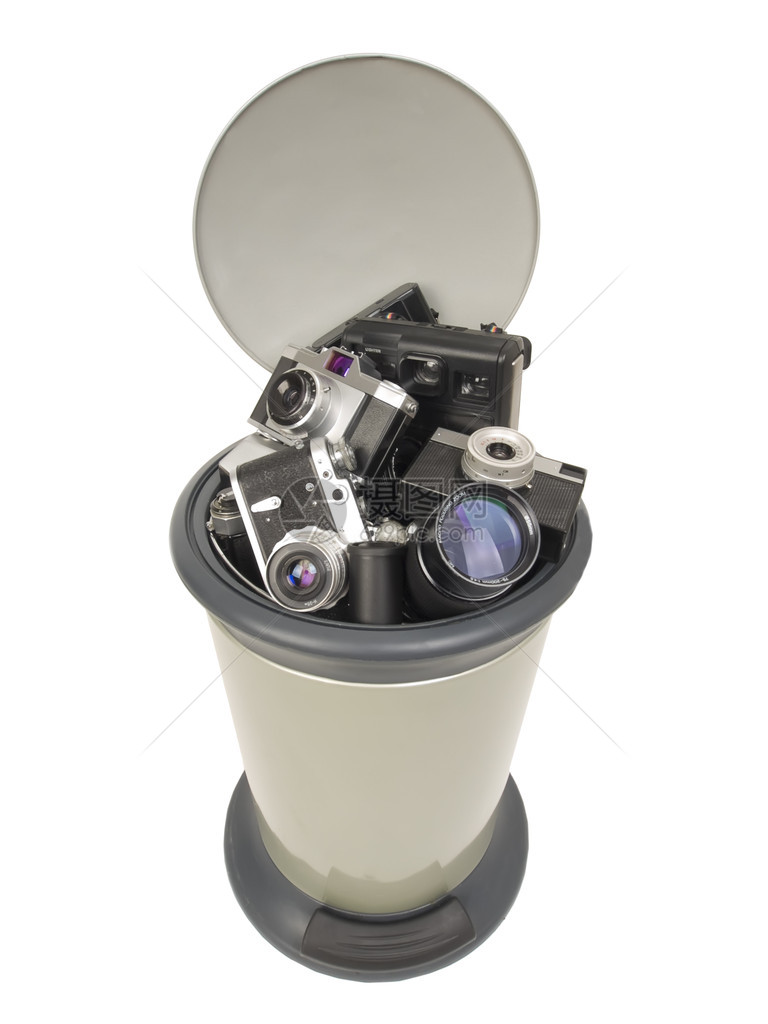 灰色垃圾的顶部视图可装满白色背景上孤立的旧悬浮器观视器即时照相机和图片