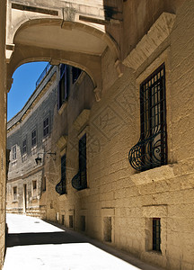 马耳他Mdina市的中世纪桥梁相图片