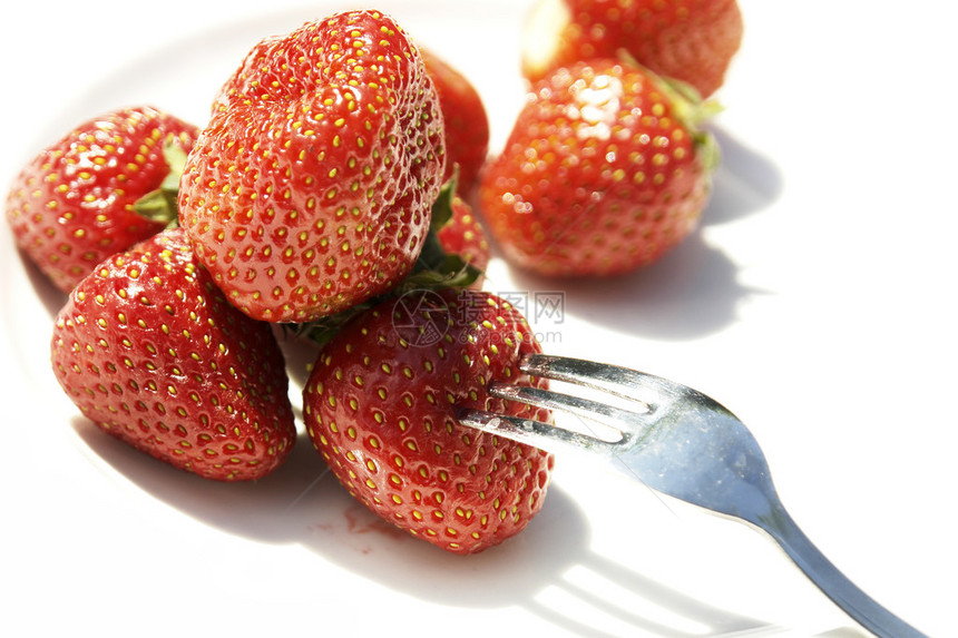 叉子上的草莓图片