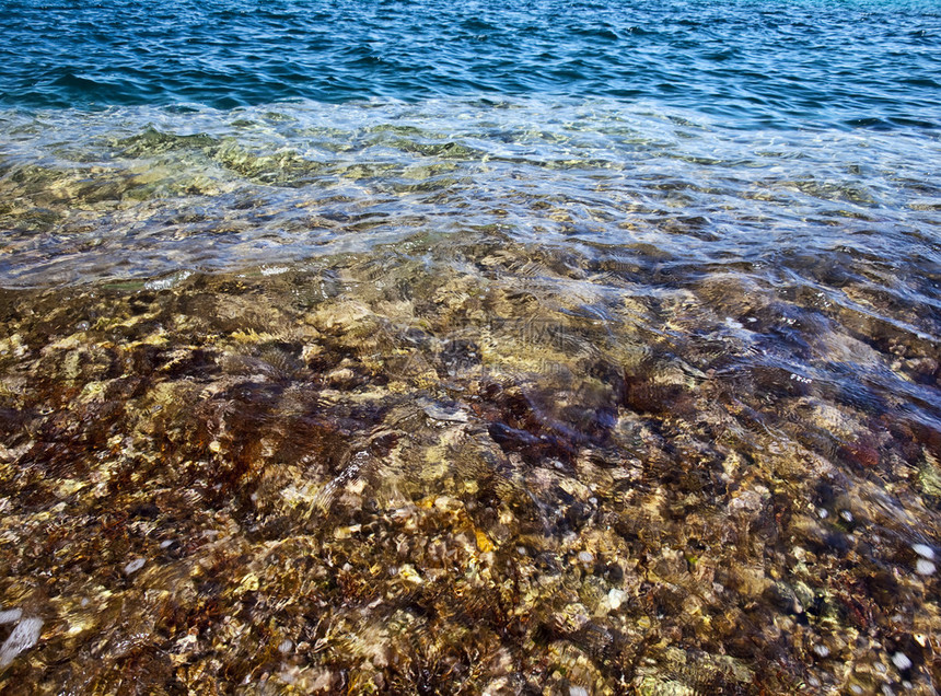 马耳他一个岩石礁岩的详情有美丽的水晶图片