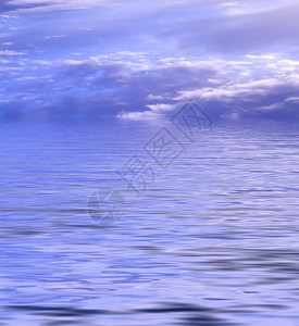 蓝色海洋和天空的抽象照片图片