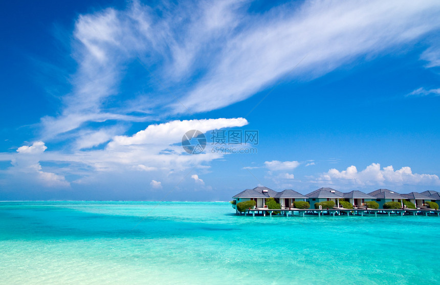 印度洋马尔代夫岛上的水上别墅图片